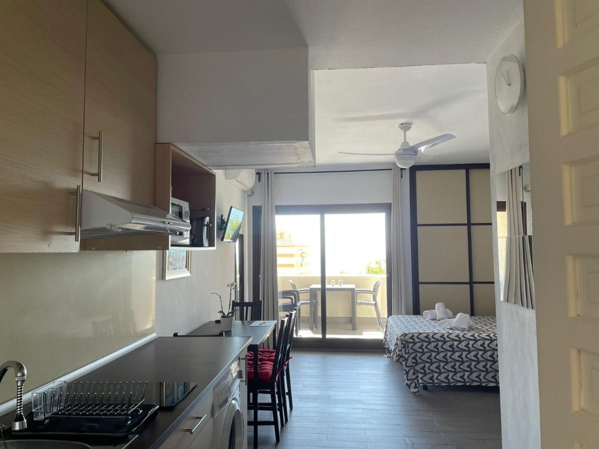 Benalbeach, Estudio En Primera Linea De Playa Беналмадена Екстериор снимка